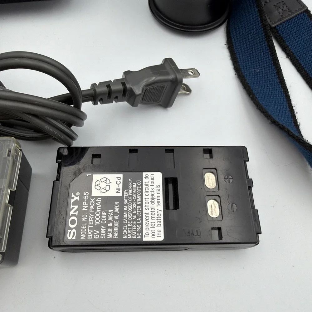 Sony CCD-FX230 8mm Video8 Camcorder Camera Player Video Transfer Untested Kit